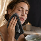 Čištění tváře s pěnou a exfoliačním ručníkem Kōji